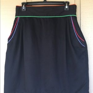 Vintage skirt with contrasting trim and pockets.